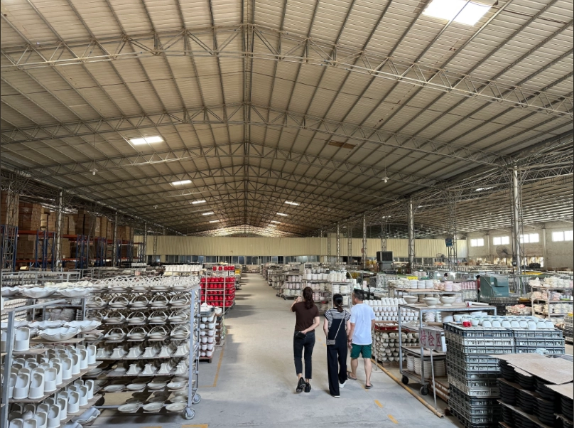 Large ceramic tableware and kitchenware warehouse