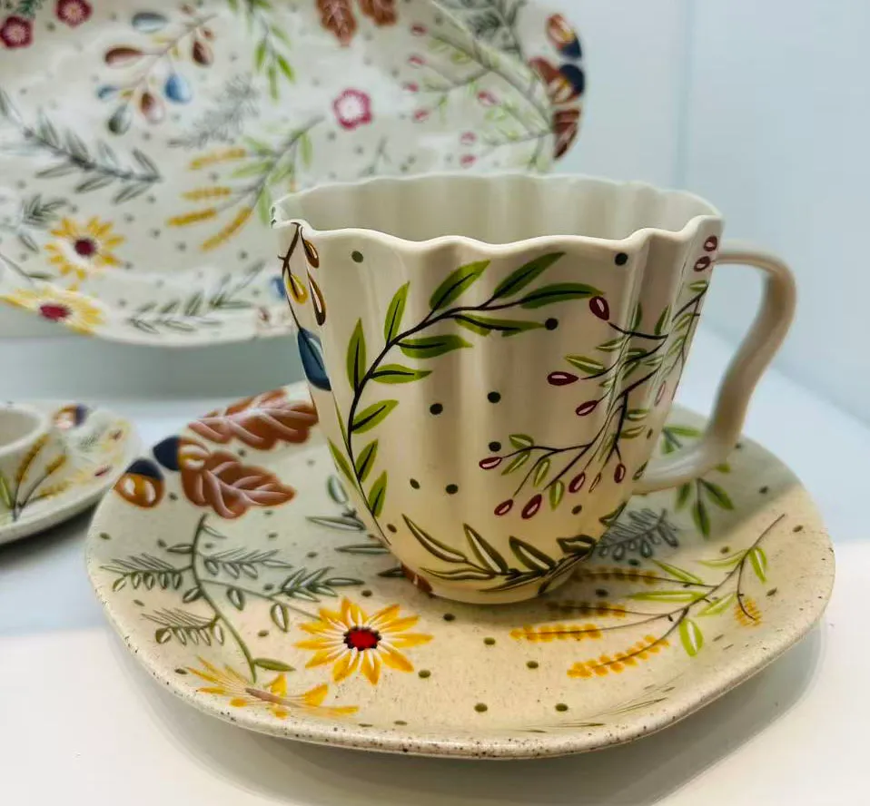 فنجان قهوة سيراميك مع صحن